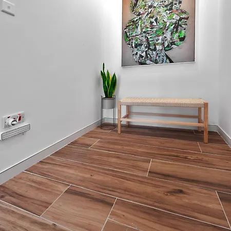 R64 - Cosy House In The Heart Of *