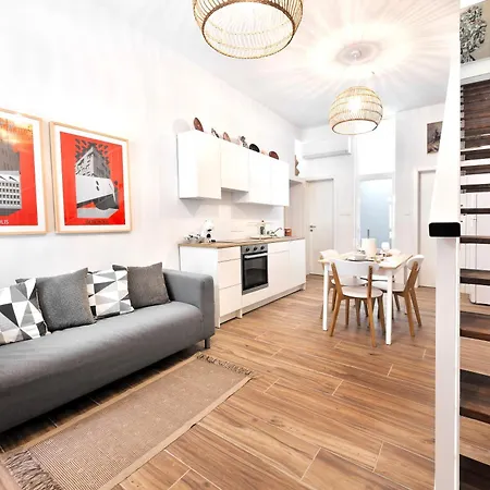 R64 - Cosy House In The Heart Of