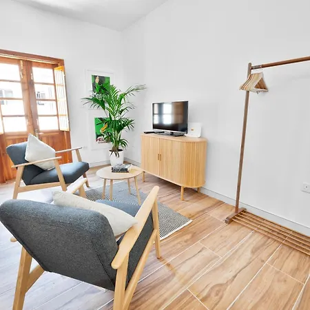 Апартаменты R64 - Cosy House In The Heart Of