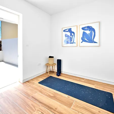 R64 - Cosy House In The Heart Of *