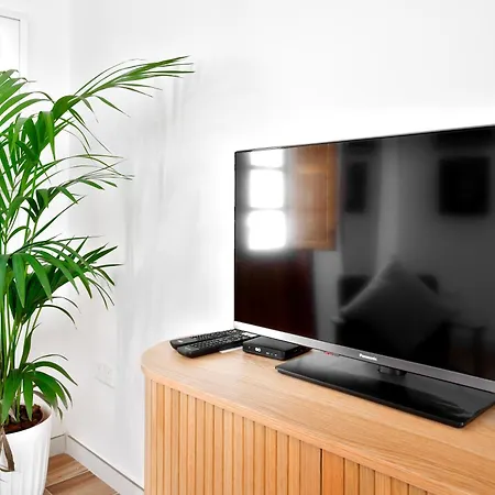 R64 - Cosy House In The Heart Of Apartment