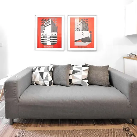 R64 - Cosy House In The Heart Of