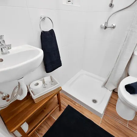 Apartment R64 - Cosy House In The Heart Of