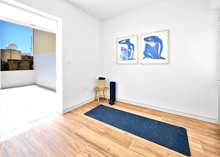 R64 - Cosy House In The Heart Of *